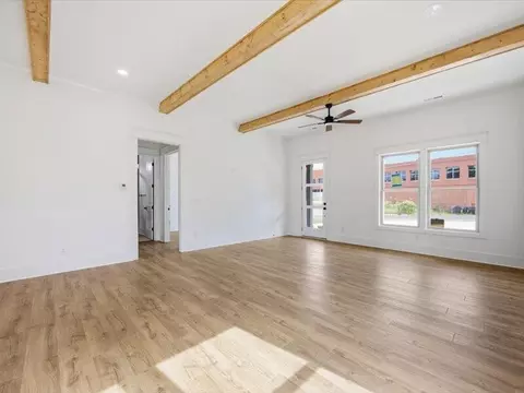Living - 342 Thomas Rd, Fort Oglethorpe, GA 30742 photo 2 of 4