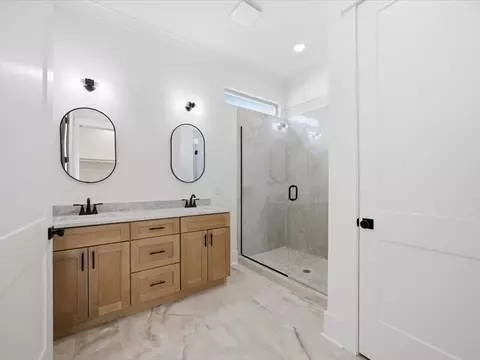Bath - 342 Thomas Rd, Fort Oglethorpe, GA 30742 photo 3 of 5