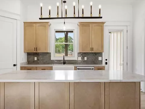 Kitchen - 342 Thomas Rd, Fort Oglethorpe, GA 30742 photo 3 of 6