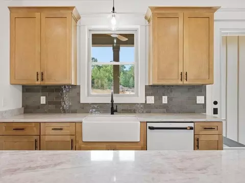 Kitchen - 342 Thomas Rd, Fort Oglethorpe, GA 30742 photo 6 of 6