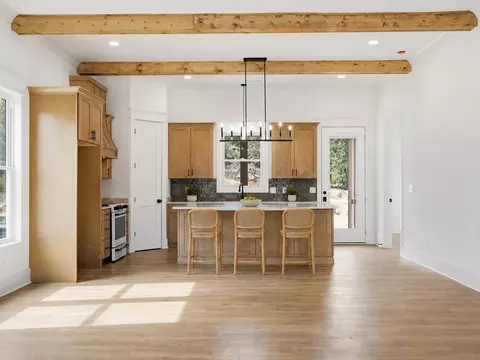Kitchen - 342 Thomas Rd, Fort Oglethorpe, GA 30742 photo 1 of 6