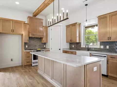 Kitchen - 342 Thomas Rd, Fort Oglethorpe, GA 30742 photo 4 of 6
