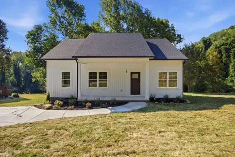 440 Hotwater Rd, Soddy Daisy, TN 37379