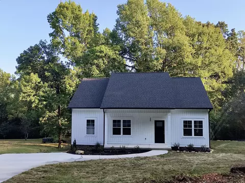 440 Hotwater Rd, Soddy Daisy, TN 37379