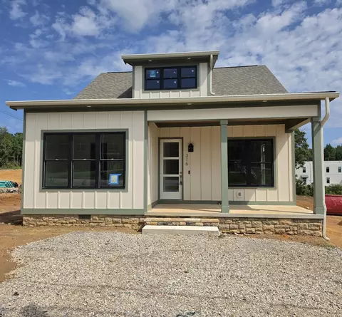 316 Thomas Rd, Fort Oglethorpe, GA 30742