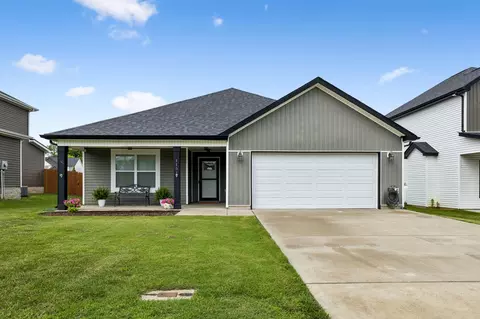 1151 Eagles Bluff Dr, Clarksville, TN 37040