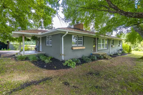 134 Old Huntsville Rd, Fayetteville, TN 37334
