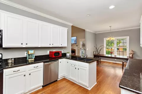 Kitchen - 2925 Schoolside St, Murfreesboro, TN 37128 photo 2 of 4