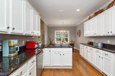 Kitchen - 2925 Schoolside St, Murfreesboro, TN 37128 photo 3 of 4