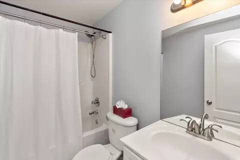 Bath - 2925 Schoolside St, Murfreesboro, TN 37128 photo 4 of 5