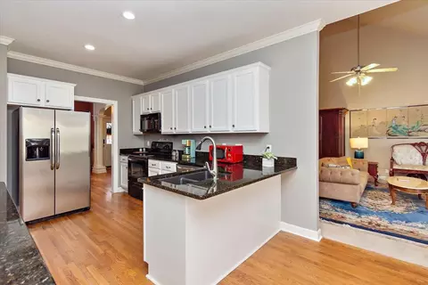 Kitchen - 2925 Schoolside St, Murfreesboro, TN 37128 photo 4 of 4