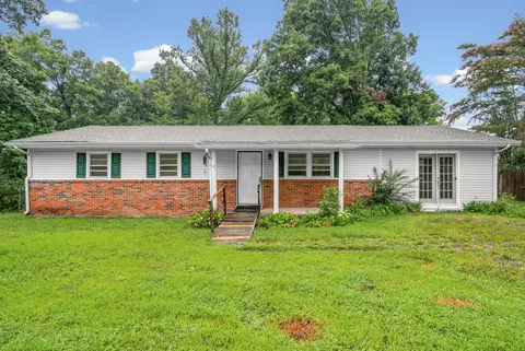 1069 Palmyra Rd, Clarksville, TN 37040