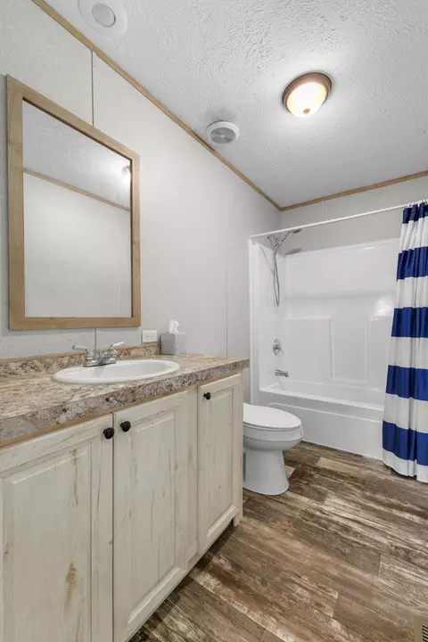 Bath - 2139 Morrison Viola Rd, Morrison, TN 37357 photo 2 of 2