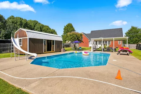 Exterior - 2053 Hickory Dr, Springfield, TN 37172 photo 8 of 12