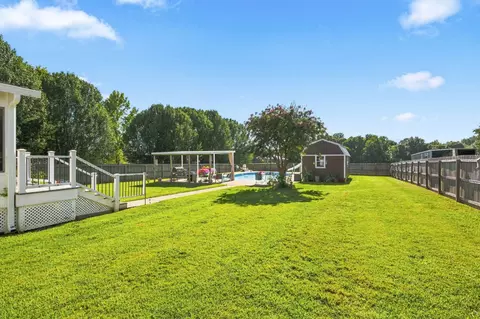 Exterior - 2053 Hickory Dr, Springfield, TN 37172 photo 6 of 12