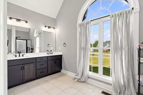 Bath - 2053 Hickory Dr, Springfield, TN 37172 photo 1 of 5