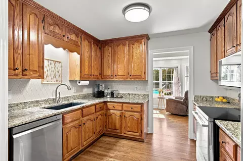 Kitchen - 2053 Hickory Dr, Springfield, TN 37172 photo 1 of 2