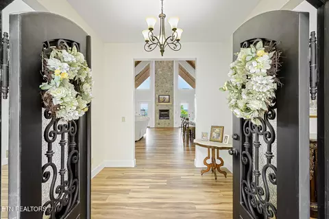 1005 Enchanted Dr, Dandridge, TN 37725