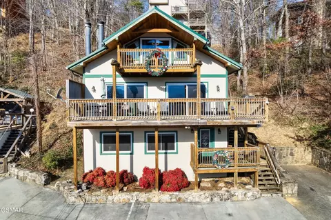 1480 Zurich Rd, Gatlinburg, TN 37738