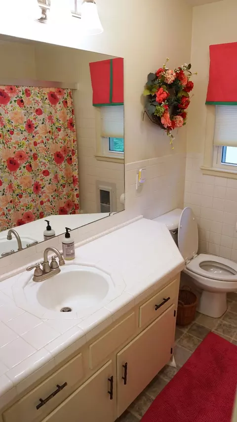 Bath - 100 Canary Dr, Dickson, TN 37055 photo 3 of 6