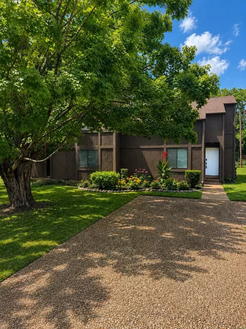 552 Doral Country Dr, Nashville, TN 37221