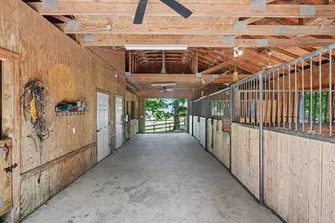 Entry Way - 1330 Ridge Rd, Dickson, TN 37055 photo 2 of 2