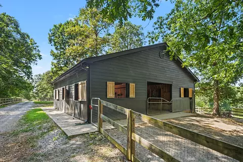 Exterior - 1330 Ridge Rd, Dickson, TN 37055 photo 9 of 11