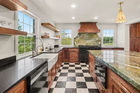 Kitchen - 1330 Ridge Rd, Dickson, TN 37055 photo 2 of 4