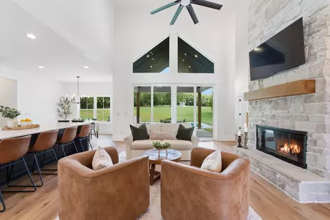 Living - 478 Allisona Rd, Eagleville, TN 37060 photo 1 of 4