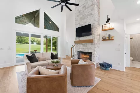 Living - 478 Allisona Rd, Eagleville, TN 37060 photo 2 of 4