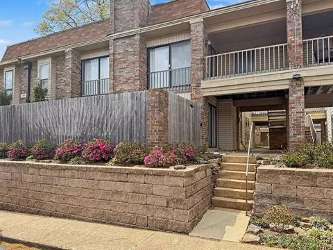 6592 S Poplar Woods Cir #1, Germantown, TN 38138