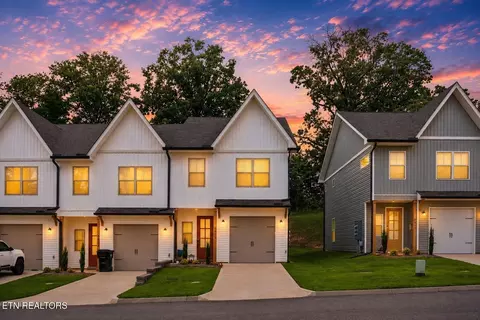 8415 Whisper Ln, Powell, TN 37849