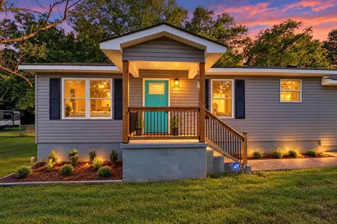 711 W James Ave, Rossville, GA 30741