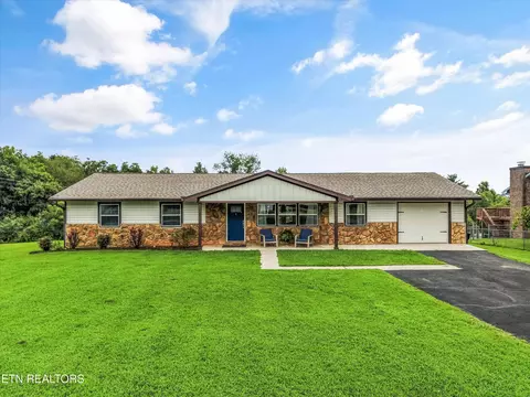 250 Trades Dr, Lenoir City, TN 37771