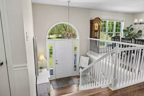 Entry Way - 943 Beechcroft Rd, Spring Hill, TN 37174 photo 2 of 5