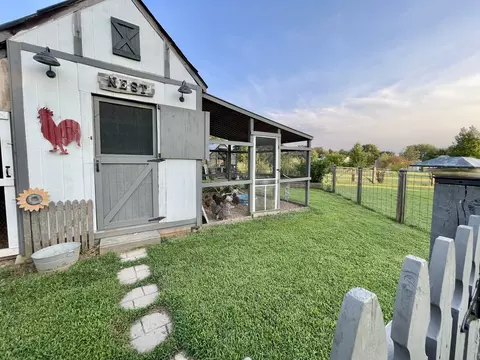 Exterior - 943 Beechcroft Rd, Spring Hill, TN 37174 photo 4 of 47