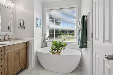 Bath - 943 Beechcroft Rd, Spring Hill, TN 37174 photo 3 of 5