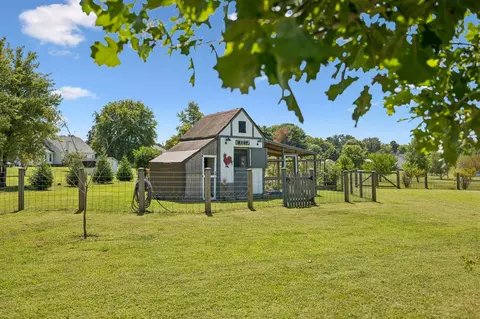 Exterior - 943 Beechcroft Rd, Spring Hill, TN 37174 photo 31 of 47