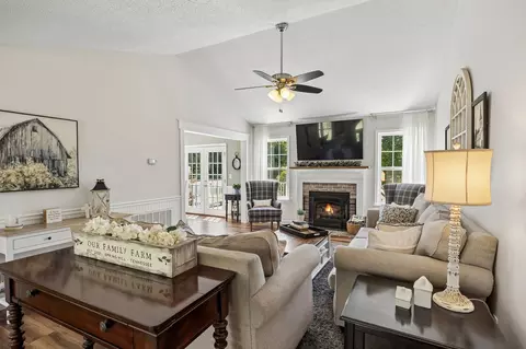 Living - 943 Beechcroft Rd, Spring Hill, TN 37174 photo 1 of 3