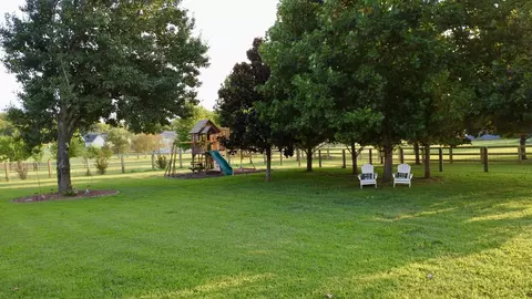 Exterior - 943 Beechcroft Rd, Spring Hill, TN 37174 photo 8 of 47