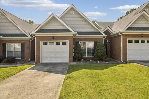 1004 Grey Oaks Ln, Chattanooga, TN 37421
