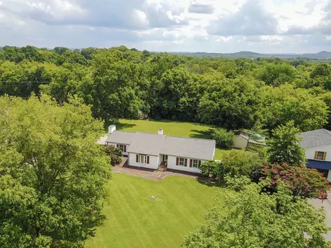 1751 Old Hillsboro Rd, Franklin, TN 37069
