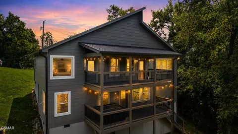 353 Oak Lake Drive Dr, Sevierville, TN 37876