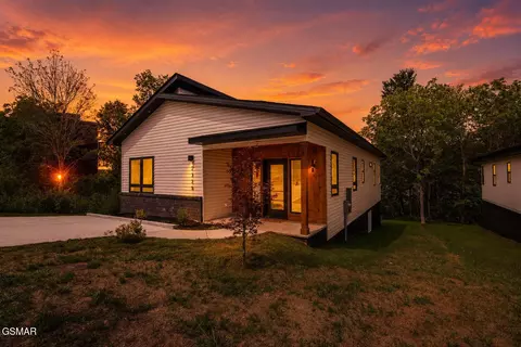2325 Rock Gardens Dr, Sevierville, TN 37876