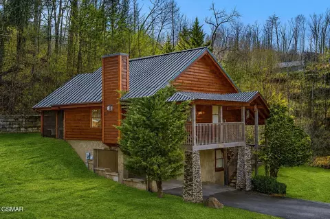 457 Hilltop Rd, Gatlinburg, TN 37738