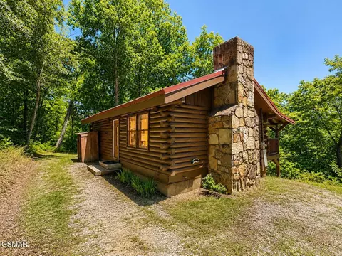 874878 Boone Acres Ln, Pigeon Forge, TN 37863