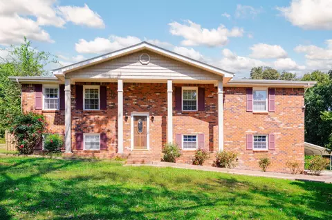 1901 Eric Dr, Rossville, GA 30741