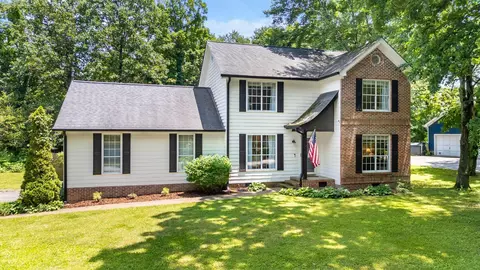 2104 Mourning Dove Ln, Signal Mountain, TN 37377