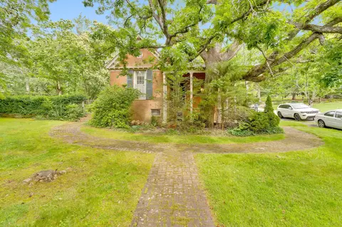 624 E Brow Rd, Lookout Mountain, TN 37350