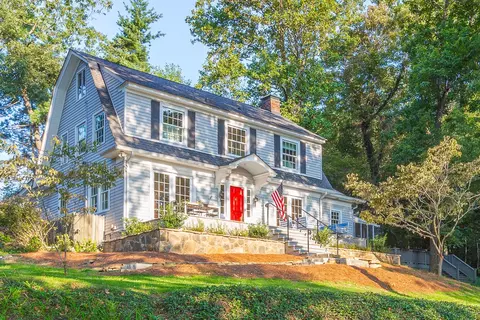 100 W Brow Oval Rd, Lookout Mountain, TN 37350